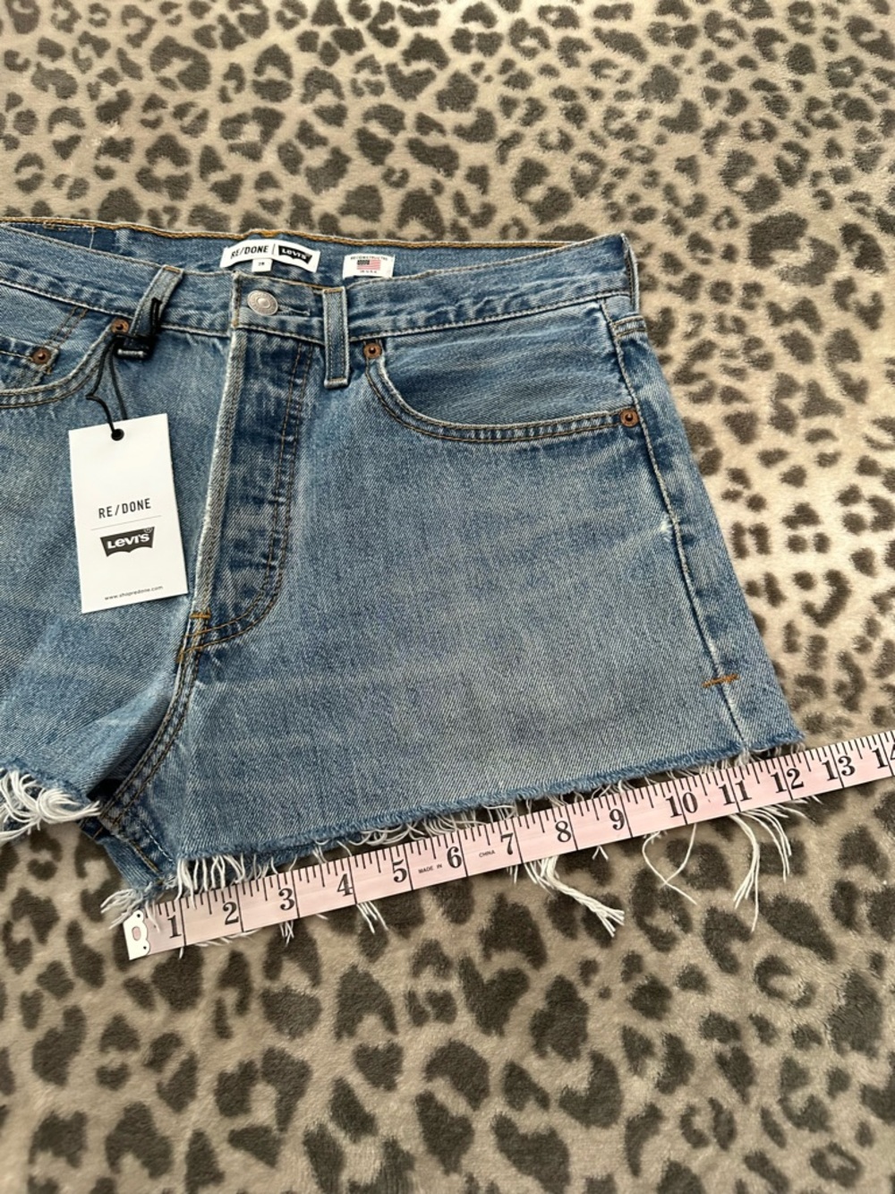 Levi's RE/DONE High Waisted Button Fly Cutoff Jean Shorts in Blue Wash Size 28 - Picture 17 of 17
